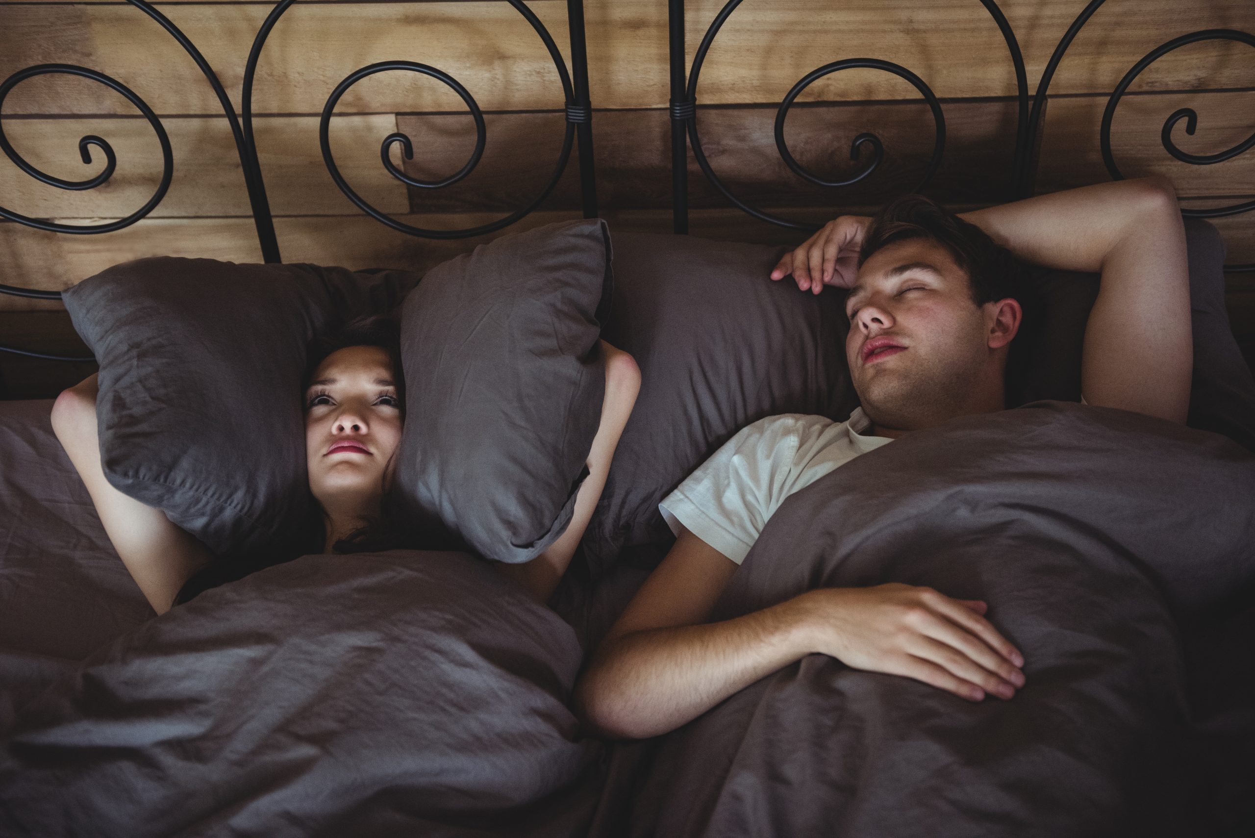 sleep apnea snoring in bedroom at home