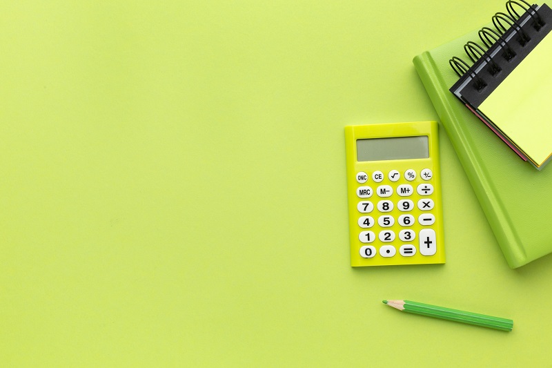 financial-plan-on-notebooks-with-calculator